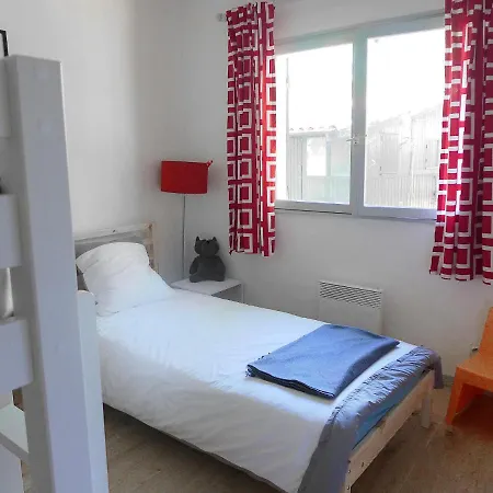 בית נופש Holiday Marina De Talaris By Interhome לאקאנו